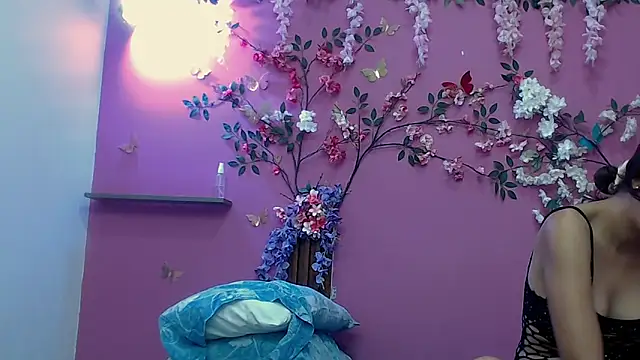 skinnybarbie022 online show from November 6, 1:42 am