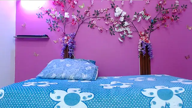 skinnybarbie022 online show from March 8, 1:11 am