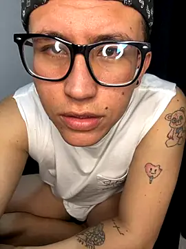 Kurtxxx22 online show from November 7, 5:12 am