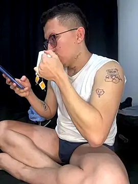 Kurtxxx22 online show from December 4, 1:37 am