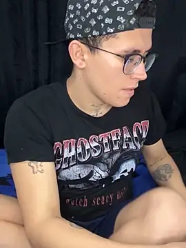 Kurtxxx22 online show from November 16, 3:11 am