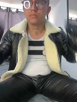 Snapshot of Kurtxxx22 chatting on May 12, 7:20 pm Kurtxxx22 online show from May 12, 7:20 pm