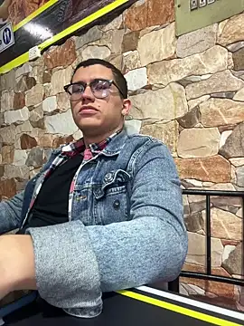 Snapshot of Kurtxxx22 chatting on October 8, 9:59 pm Kurtxxx22 online show from October 8, 9:59 pm