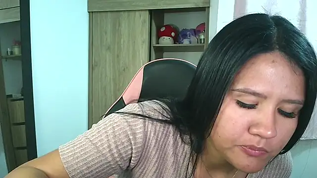 Oliviawatson1 online show from October 29, 8:30 pm