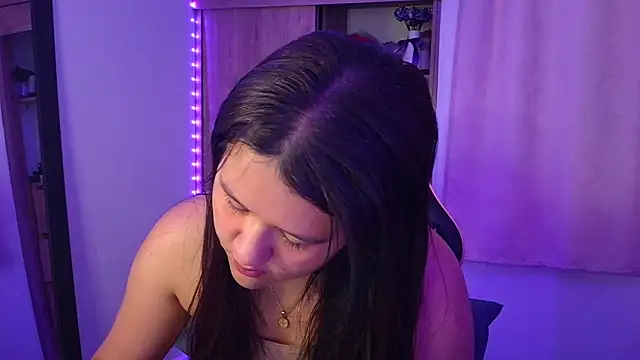Oliviawatson1 online show from May 7, 11:57 am