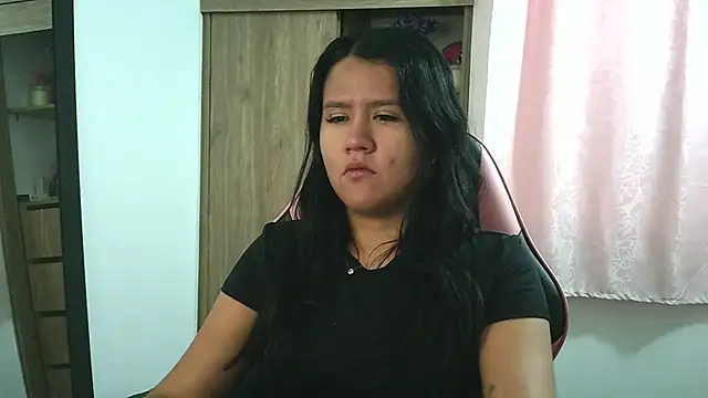 Oliviawatson1 online show from November 12, 1:26 pm