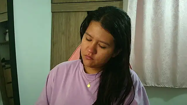 Oliviawatson1 online show from March 13, 12:21 pm