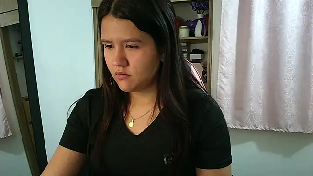 Snapshot of Oliviawatson1 chatting on June 11, 12:02 pm Oliviawatson1 online show from June 11, 12:02 pm