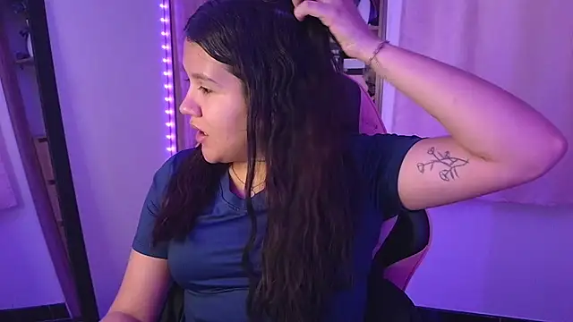 Snapshot of Oliviawatson1 chatting on June 9, 11:44 am Oliviawatson1 online show from June 9, 11:44 am