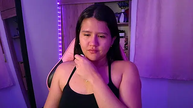 Snapshot of Oliviawatson1 chatting on June 26, 12:22 pm Oliviawatson1 online show from June 26, 12:22 pm