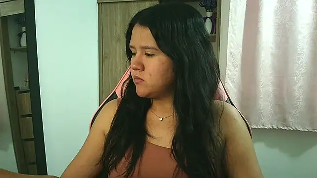 Oliviawatson1 online show from November 26, 1:00 pm