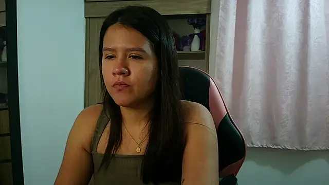 Oliviawatson1 online show from February 22, 1:02 pm