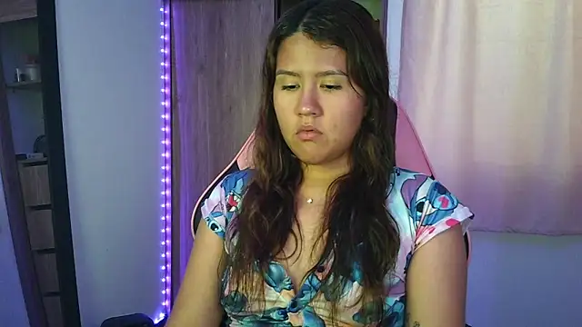 Oliviawatson1 online show from October 26, 7:14 pm