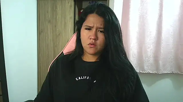 Oliviawatson1 online show from November 4, 12:31 pm