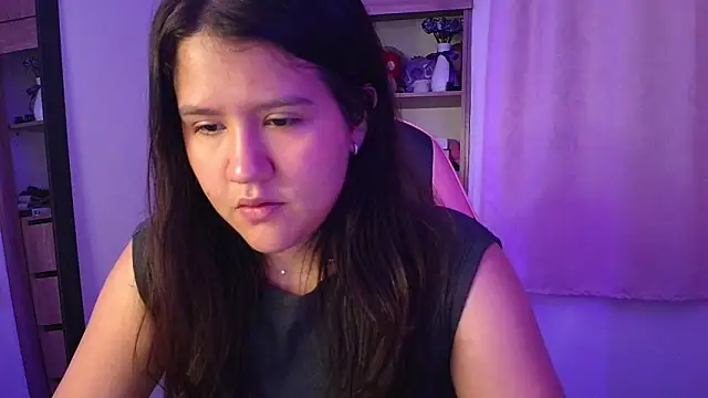 Oliviawatson1 online show from April 25, 12:19 pm