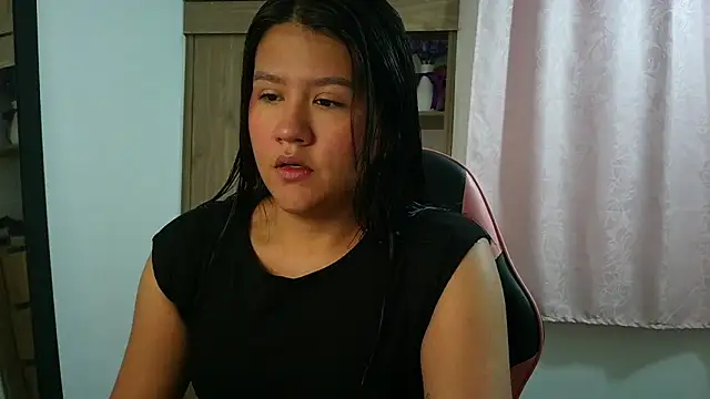 Oliviawatson1 online show from March 9, 12:20 pm