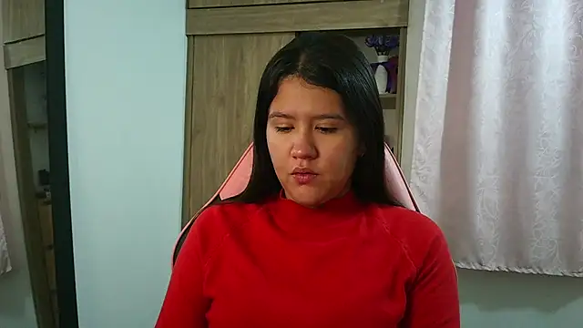 Oliviawatson1 online show from March 31, 12:07 pm