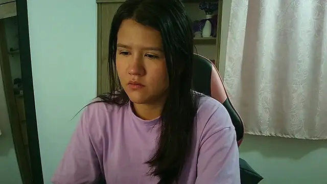 Oliviawatson1 online show from April 14, 12:10 pm