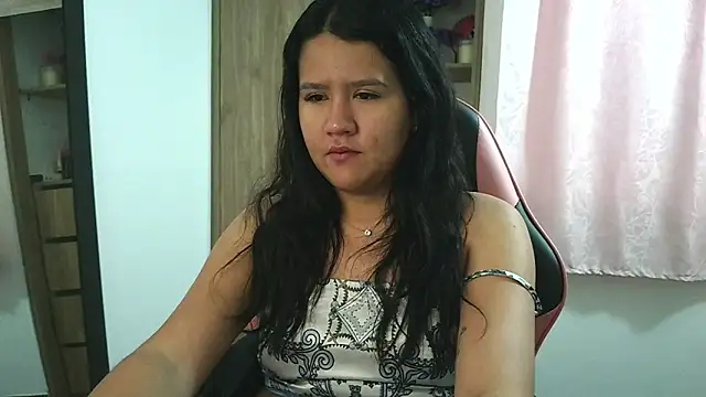 Oliviawatson1 online show from November 17, 1:04 pm