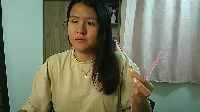 Oliviawatson1 online show from February 3, 11:48 am