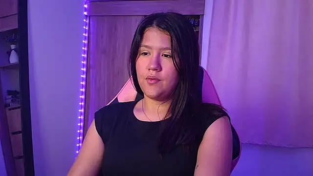 Oliviawatson1 online show from February 11, 12:05 pm