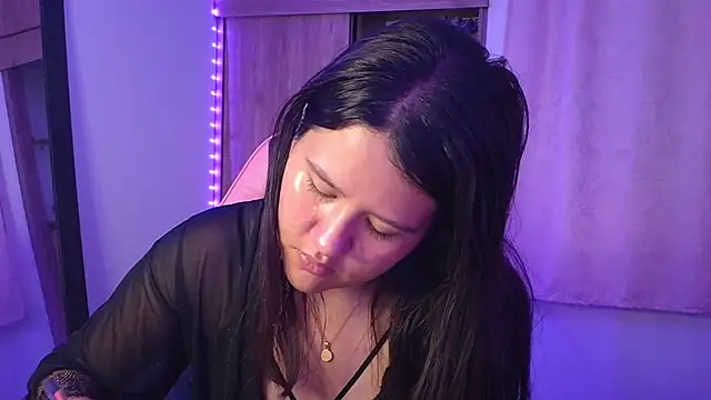 Oliviawatson1 online show from March 28, 12:17 pm