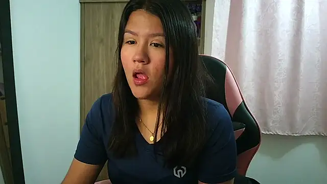 Oliviawatson1 online show from January 17, 12:20 pm