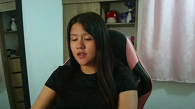 Oliviawatson1 online show from April 30, 4:36 pm