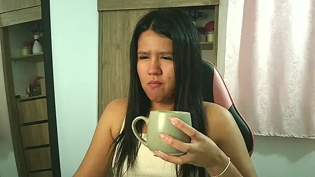 Oliviawatson1 online show from November 19, 12:49 pm