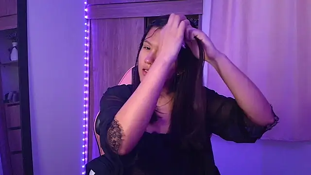 Oliviawatson1 online show from February 14, 12:16 pm