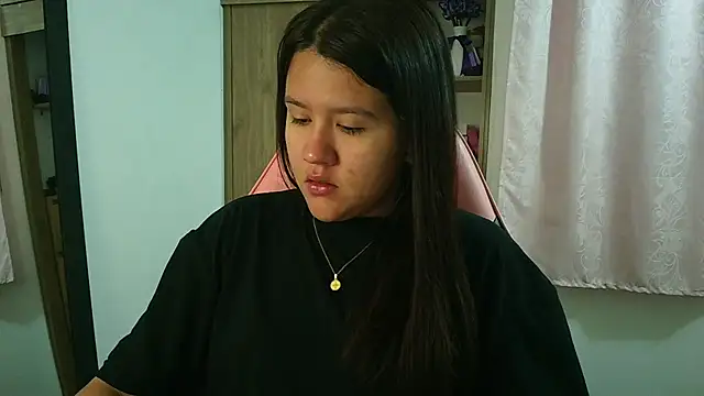 Oliviawatson1 online show from May 11, 12:06 pm