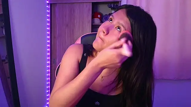 Oliviawatson1 online show from March 22, 12:29 pm