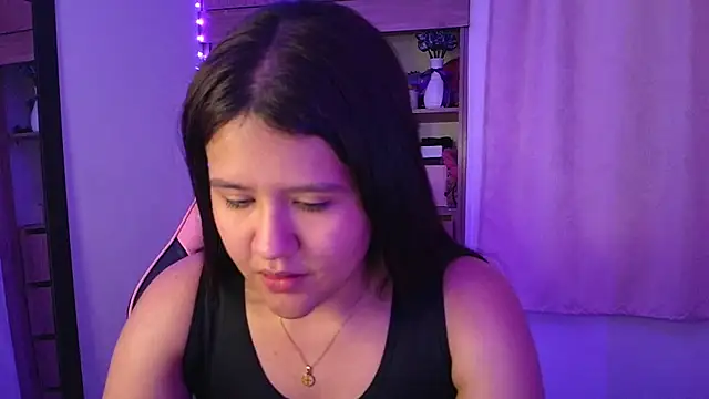 Snapshot of Oliviawatson1 chatting on July 13, 11:53 am Oliviawatson1 online show from July 13, 11:53 am