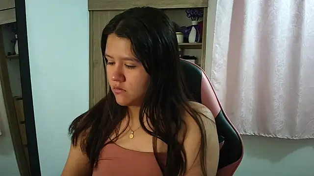 Snapshot of Oliviawatson1 chatting on June 15, 12:05 pm Oliviawatson1 online show from June 15, 12:05 pm