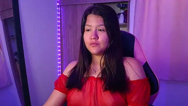 Oliviawatson1 online show from April 10, 12:23 pm