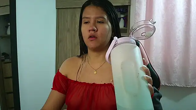 Oliviawatson1 online show from February 19, 1:41 pm