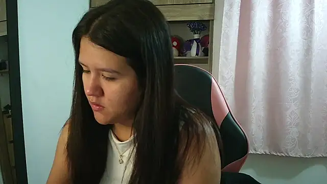 Oliviawatson1 online show from June 2, 12:27 pm