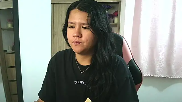 Oliviawatson1 online show from November 13, 12:42 pm