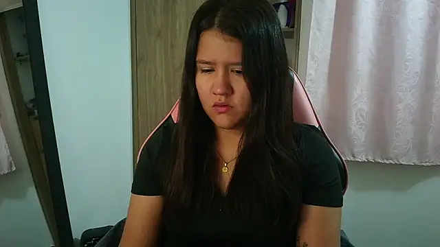 Oliviawatson1 online show from April 8, 12:28 pm