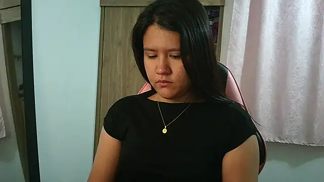 Oliviawatson1 online show from March 24, 12:16 pm