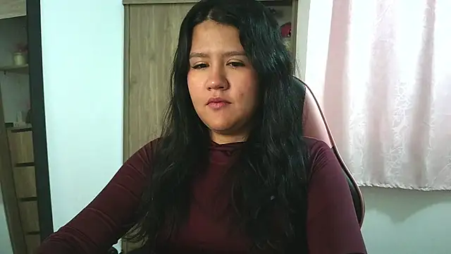 Oliviawatson1 online show from November 10, 1:05 pm