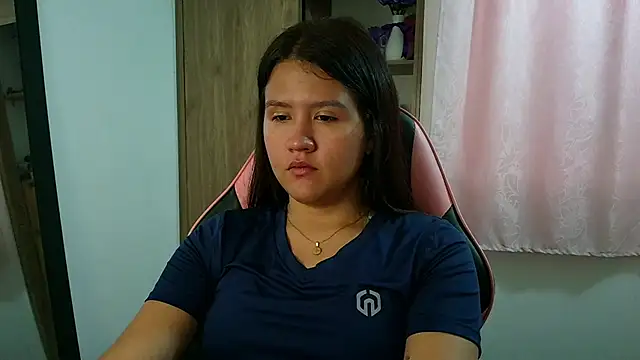 Oliviawatson1 online show from April 5, 4:13 pm