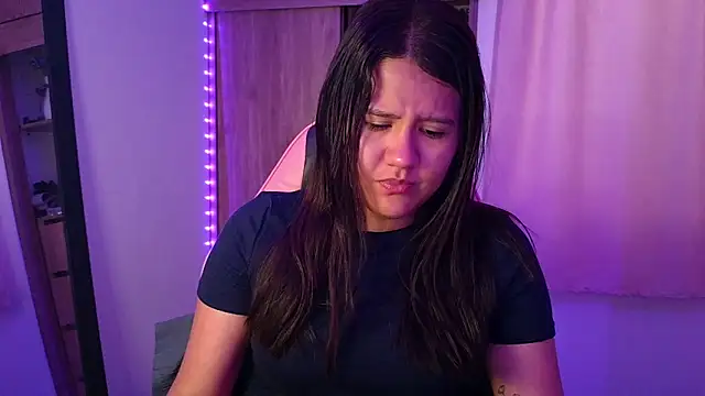 Oliviawatson1 online show from April 13, 12:42 pm