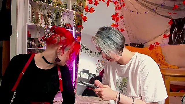 Snapshot of Sova173 chatting on October 5, 9:11 am Sova173 online show from October 5, 9:11 am