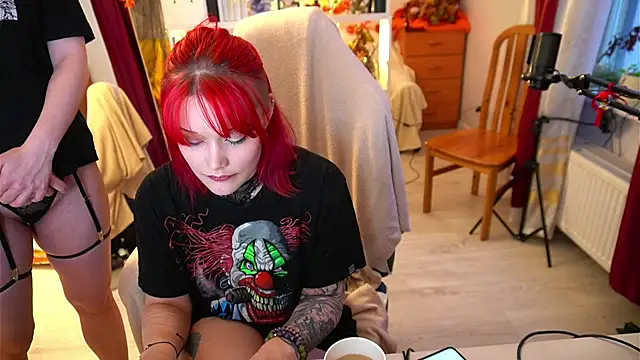 Snapshot of Sova173 chatting on November 5, 1:03 pm Sova173 online show from November 5, 1:03 pm