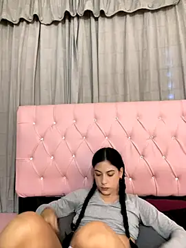 Snapshot of samanthadeluxe1 chatting on October 10, 7:04 pm samanthadeluxe1 online show from October 10, 7:04 pm