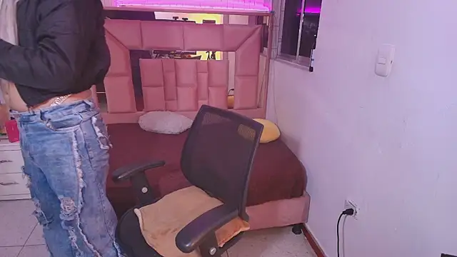 lailahdark online show from February 12, 2:33 am