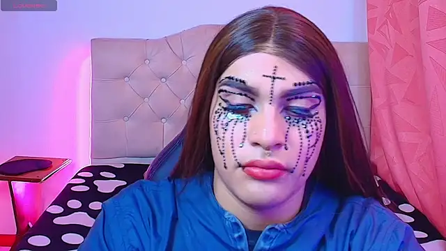 lailahdark online show from October 26, 5:30 am