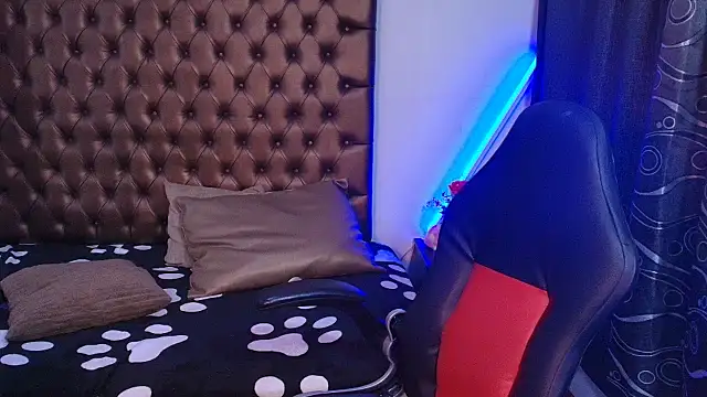 lailahdark online show from March 28, 9:16 pm