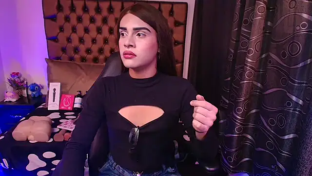 lailahdark online show from April 28, 8:13 pm